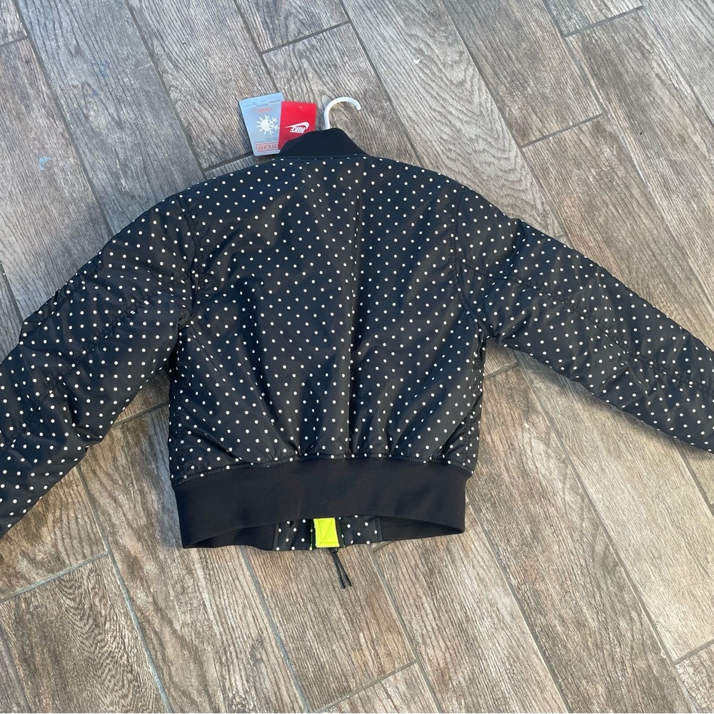 Brand New Nike Women’s Puffer Jacket - Picture 11 of 11